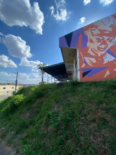 Aluga -se loja comercial com mesanino 