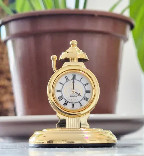Relógio de mesa Bulova colecionável dourado  