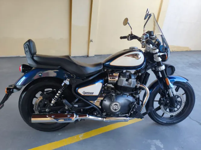 Vendo Moto semi-nova super meteor 650cc custom top de linha