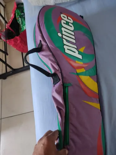 3 Raquetes com bolsas e um bolsão