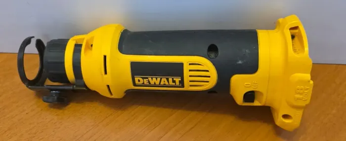 Recortadora Drywall Dewalt a Bateria DC550 18v