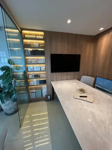 MESA DE JANTAR DE ALTO PADRÃO - QUARTZITO NATURAL | OVÖO