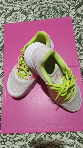 Tênis Adidas Feminino Unissex tamanho 38 cores rosa e verde.