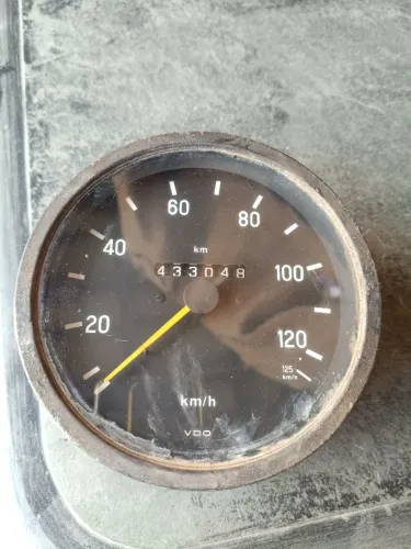 Velocímetro de 709 horiginal.