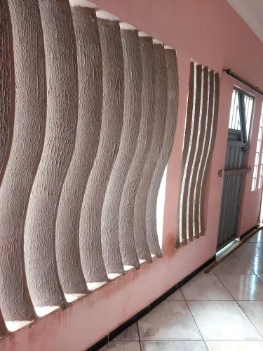 Revestimento cimentício em forma de sssss.