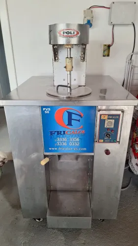 Máquina de produzir sorvete e açaí PVS 50. Até 4 caixas de 10 litros por hora.