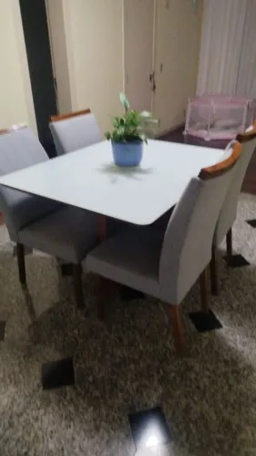 Mesa com 4 cadeiras
