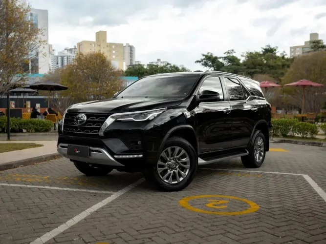 Toyota Hilux SW4 SRX 4X4 2.8 TDI 16V Dies. Aut. 2024