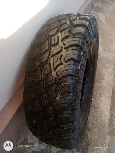 Vendo um pneu uttaro 255/85 aro 15 está novo !Pneu de Toyota bandeirantes,Ford rural,Utv