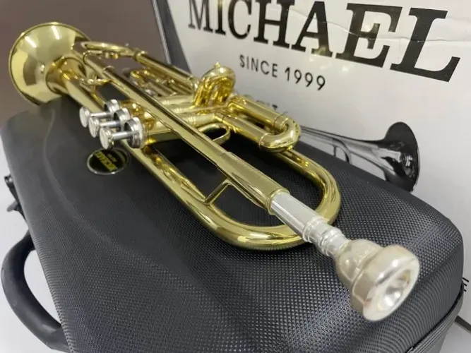 Trompete Sib Laqueado Michael WTRM36 c/ Estojo (case) e Acessórios