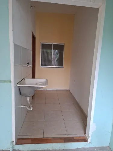 Alugo casa em Itaipuaçu (Leste)