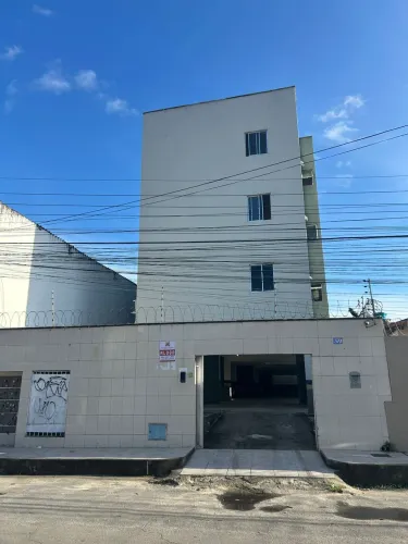 Excelente oportunidade!!! Apartamento no Montese com sala, cozinha, área de serviço, 02 qu