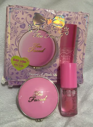Kit Blush + Lip gloss da too Faced
