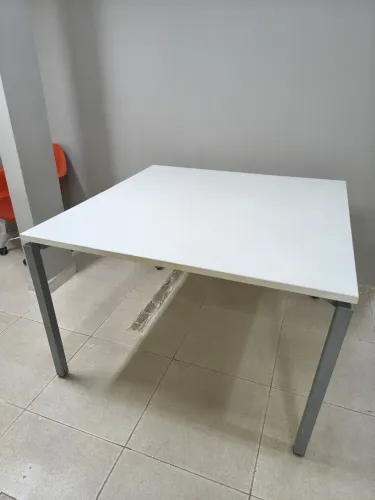 Mesa grande quadrada