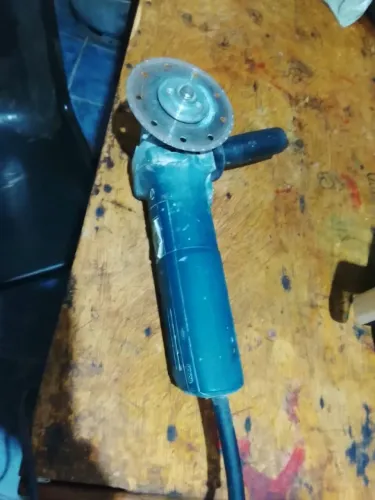 Vendo Lixadeira bochi semi nova usada uma vez