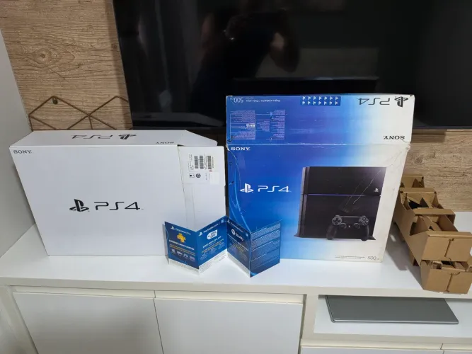 PS4 9.00 goldhen estado de NOVO - Caixa completa com serial batendo - 2 controles