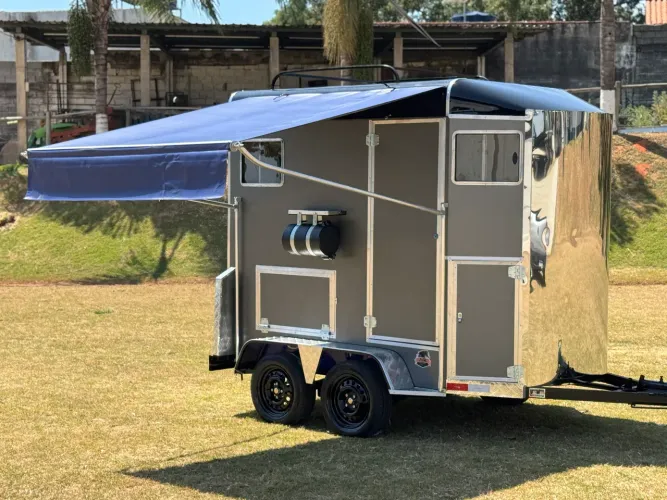 TRAILER REBOQUE SUPER LUXO 2 CAVALOS 