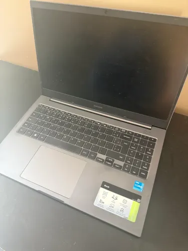 Notebook Samsung Book Intel Core i3 11ª Geração - SSD NVMe 256 GB - Leia a descrição