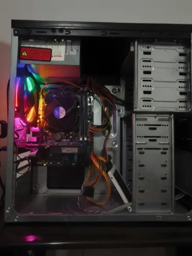 Vende-se Pc por 600 reais