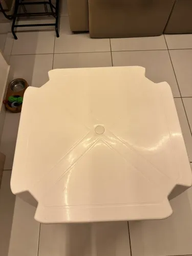 Mesa de plástico branca