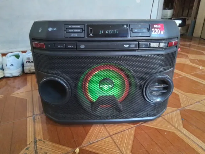 LG XBOOM LEIA