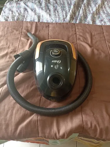 Aspirador de Pó Oster Powerful Compact 1400w 2L Saco Lavável OASP501 - 127v