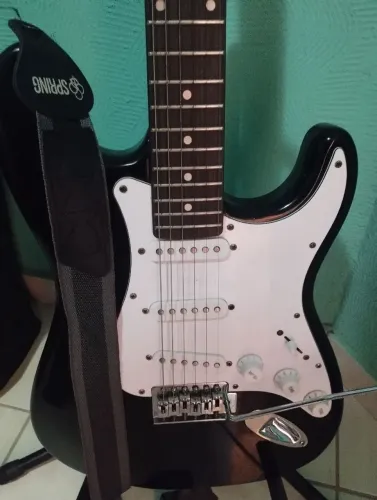 Guitarra stratocaster