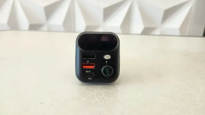 Transmissor FM e Carregador tipo C com carregamento rápido