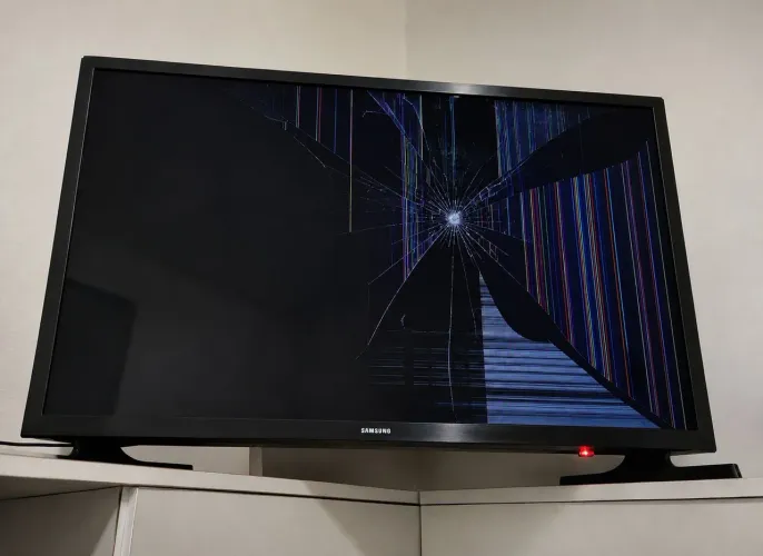 Samsung Smart TV 32" UN32T4300AG com Tela Trincada