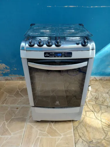 Fogão Electrolux 4 bocas acendedor automático relógio timer forno com 2 grelhas gás GLP