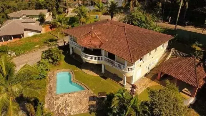 Sobrado para venda tem 514 metros quadrados com 5 quartos em Enseada - Guarujá - SP