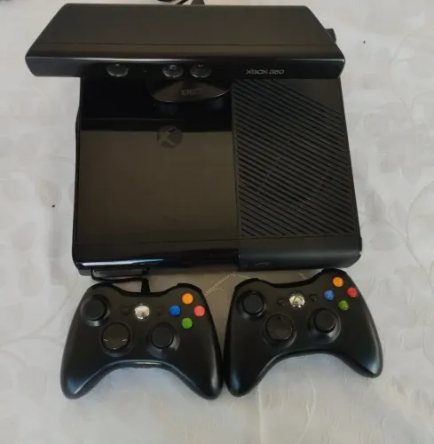 Xbox 360 + Kinect + 2 controles + jogos digitais