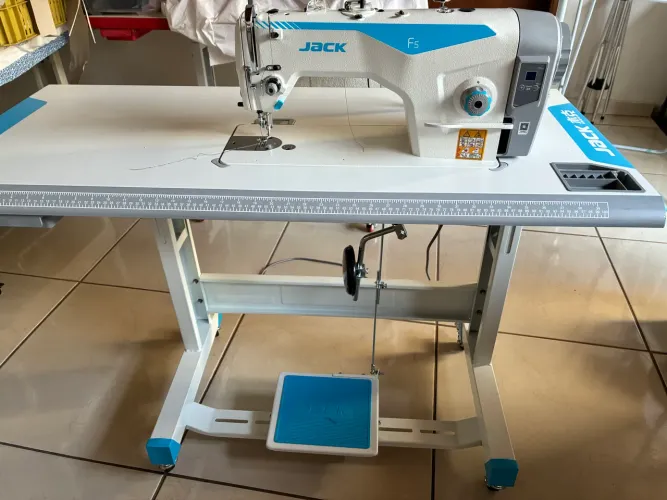 Máquina reta Jack