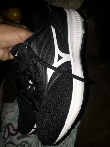 VENDO ESTE TÊNIS MIZUNO ORIGINAL UNISEX N 39 UZEI POUCAS VEZES PREÇO DE DESAPEGO ESTA FILÉ