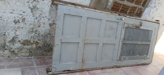 Porta com abertura veneziana .80x2.10m