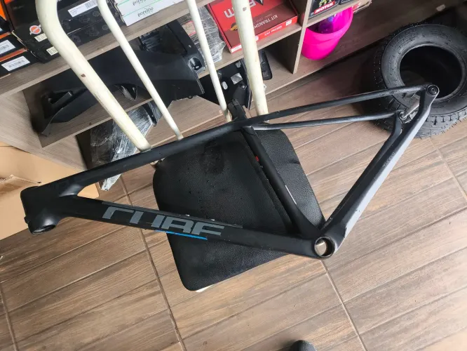 Quadro boost carbono