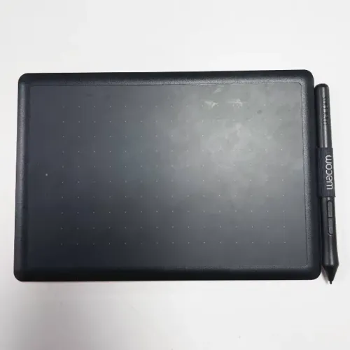 Mesa Digitalizadora One By Wacom CTL472, Pequena, Pen LP-190K, Preto e Vermelho Mesa Digi