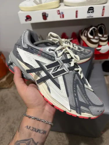 Tênis New balance 1906