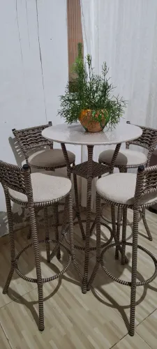 Mesa com 4 cadeiras
