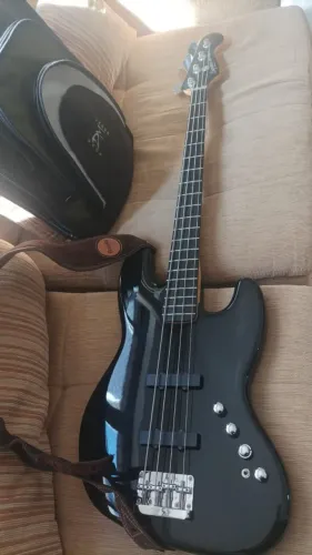 Squier Deluxe Jazz Bass Active IV 4 Cordas - Impecável