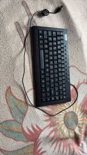 Teclado compacto knup, funcionando perfeitamente