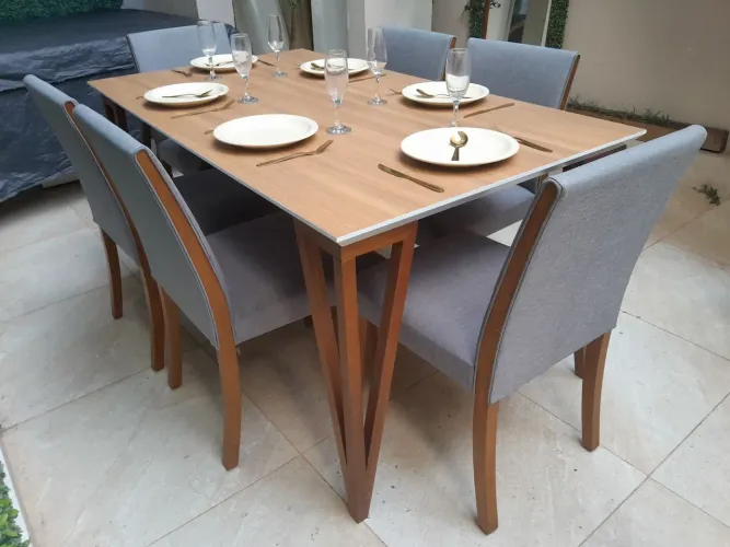 Mesa de jantar e 6 cadeiras maciças (Posso Entregar)