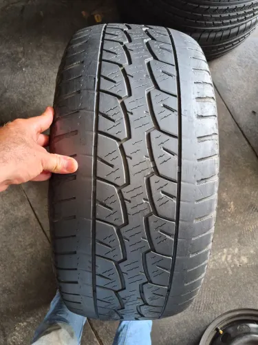 Um pneu 265/50/20 trazano meia vida para camionete (230 em 2× no ct