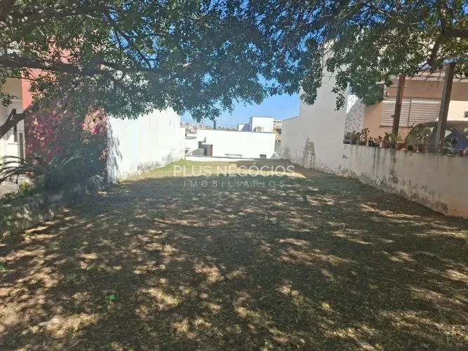 Terreno à venda, Horto Florestal3 em Sorocaba-SP, plano, com casas prontas em volta.