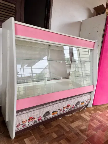 Balcão expositor com gaveta e led