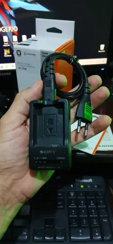 Carregador de Bateria Sony BC-TRW