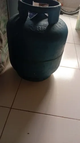 Somente o gás.