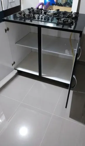 Cooktop 5 bocas a gás com móvel de madeira