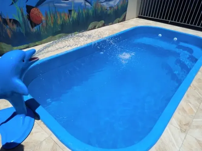 PISCINA DE FIBRA PARA VALORIZAR SUA AREA DE LAZER