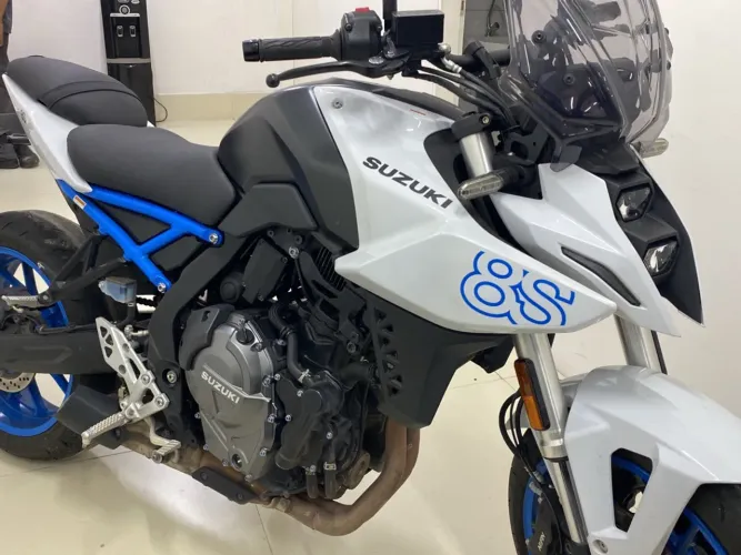 SUZUKI GSX 8S